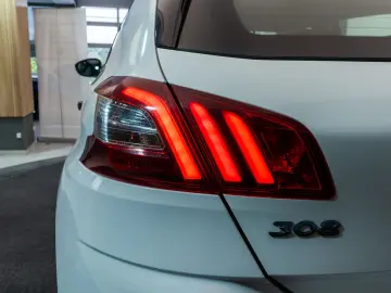 Peugeot 308 1.2 VTi Active Multimedia   AUX   Bluetooth   CD