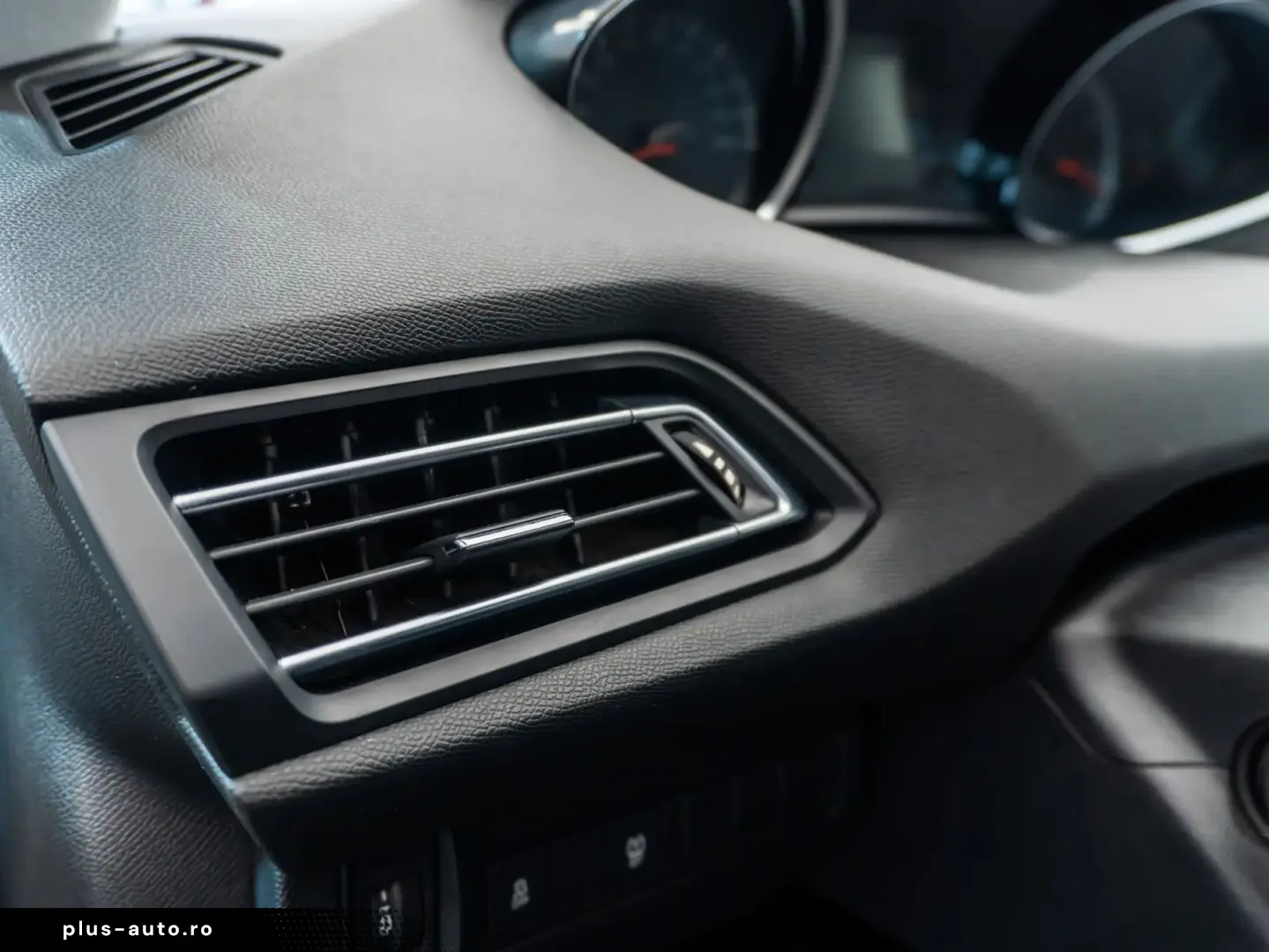 Peugeot 308 1.2 VTi Active Multimedia   AUX   Bluetooth   CD