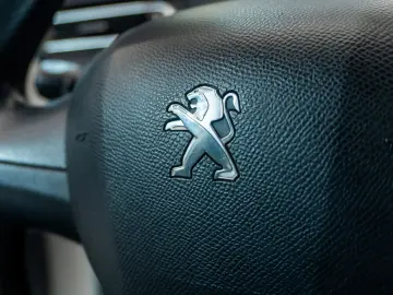 Peugeot 308 1.2 VTi Active Multimedia   AUX   Bluetooth   CD