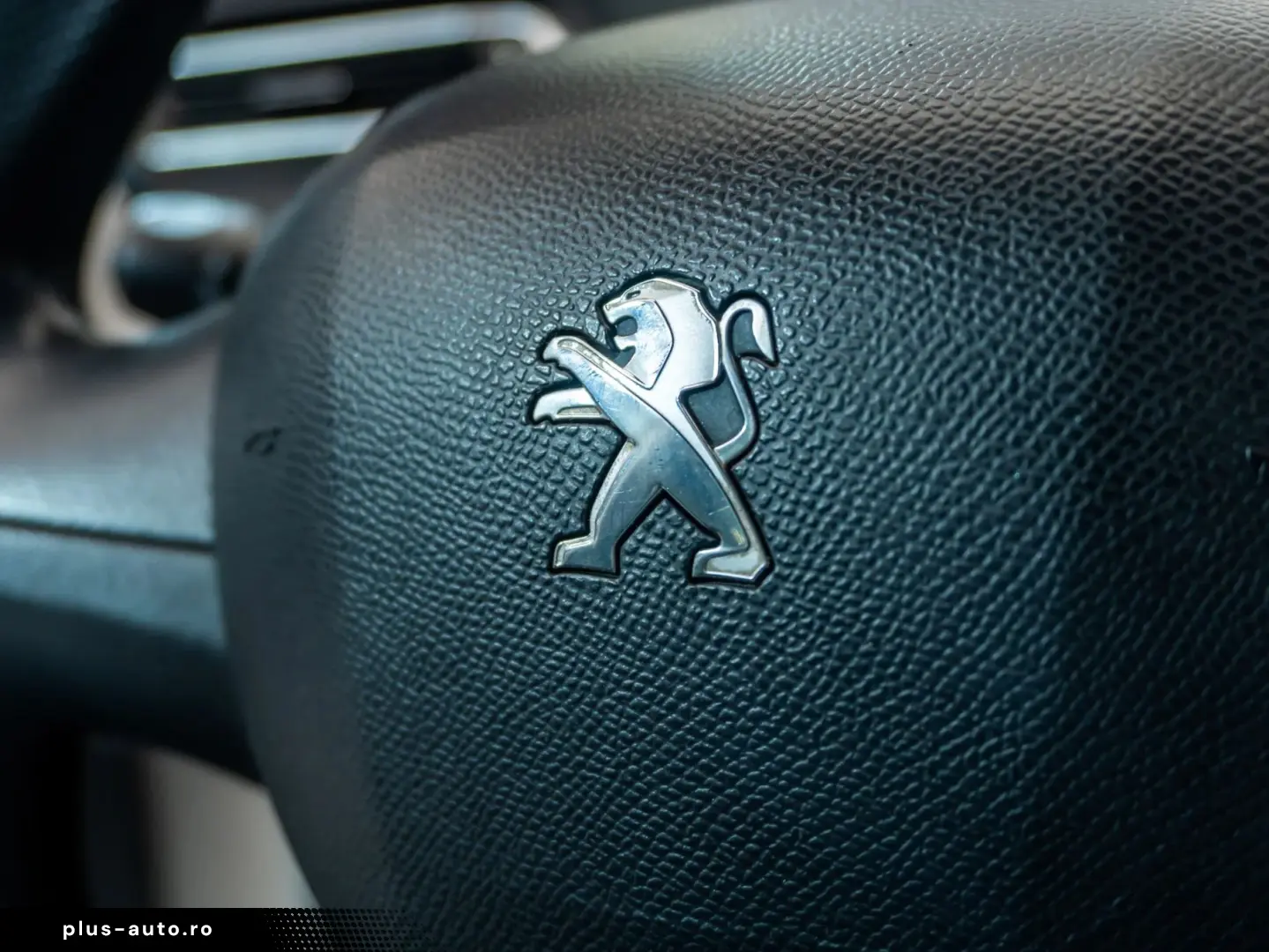 Peugeot 308 1.2 VTi Active Multimedia   AUX   Bluetooth   CD