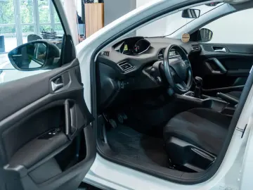 Peugeot 308 1.2 VTi Active Multimedia   AUX   Bluetooth   CD