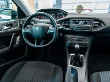 Peugeot 308 1.2 VTi Active Multimedia   AUX   Bluetooth   CD