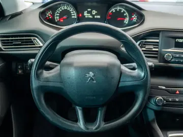 Peugeot 308 1.2 VTi Active Multimedia   AUX   Bluetooth   CD