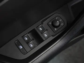 Skoda Karoq 1.6 TDI SCR DSG Style Rate Credit Leasing