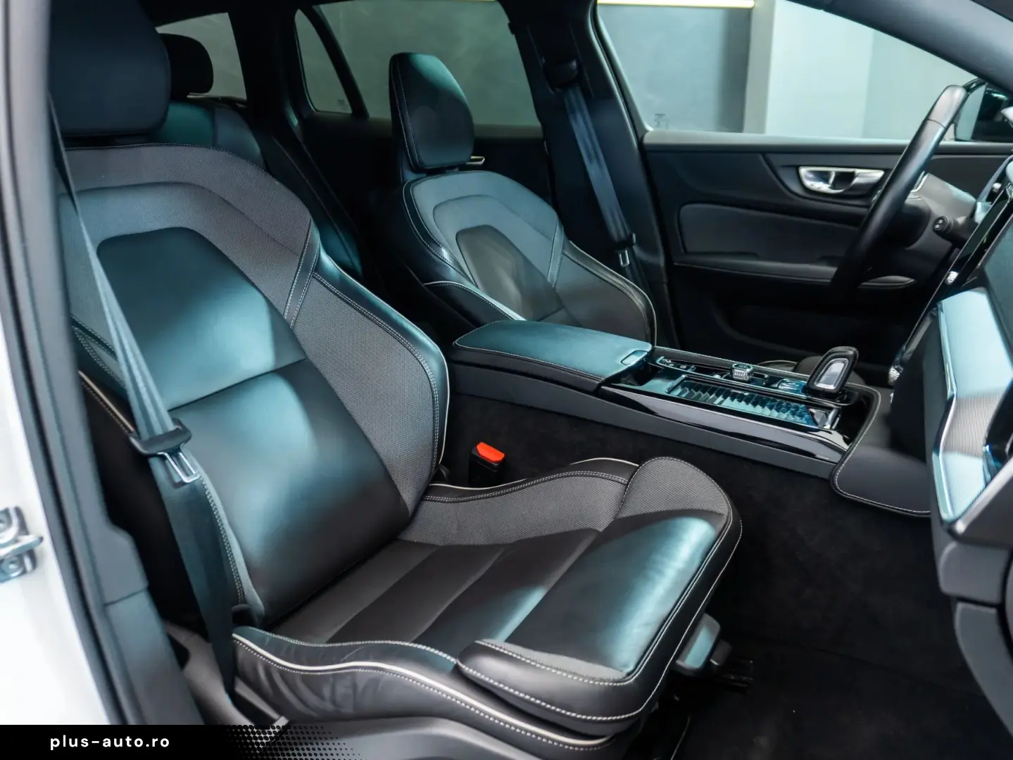 Volvo V60 T6 R-Design Hibrid Plug-In AWD RATE CREDIT LEASING