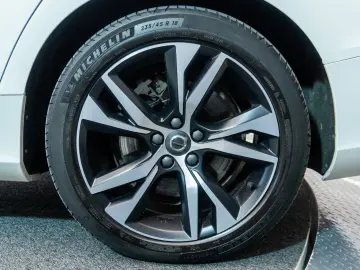 Volvo V60 T6 R-Design Hibrid Plug-In AWD RATE CREDIT LEASING