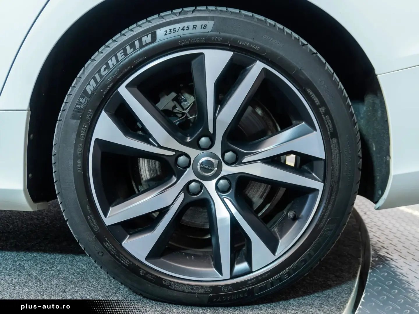 Volvo V60 T6 R-Design Hibrid Plug-In AWD RATE CREDIT LEASING