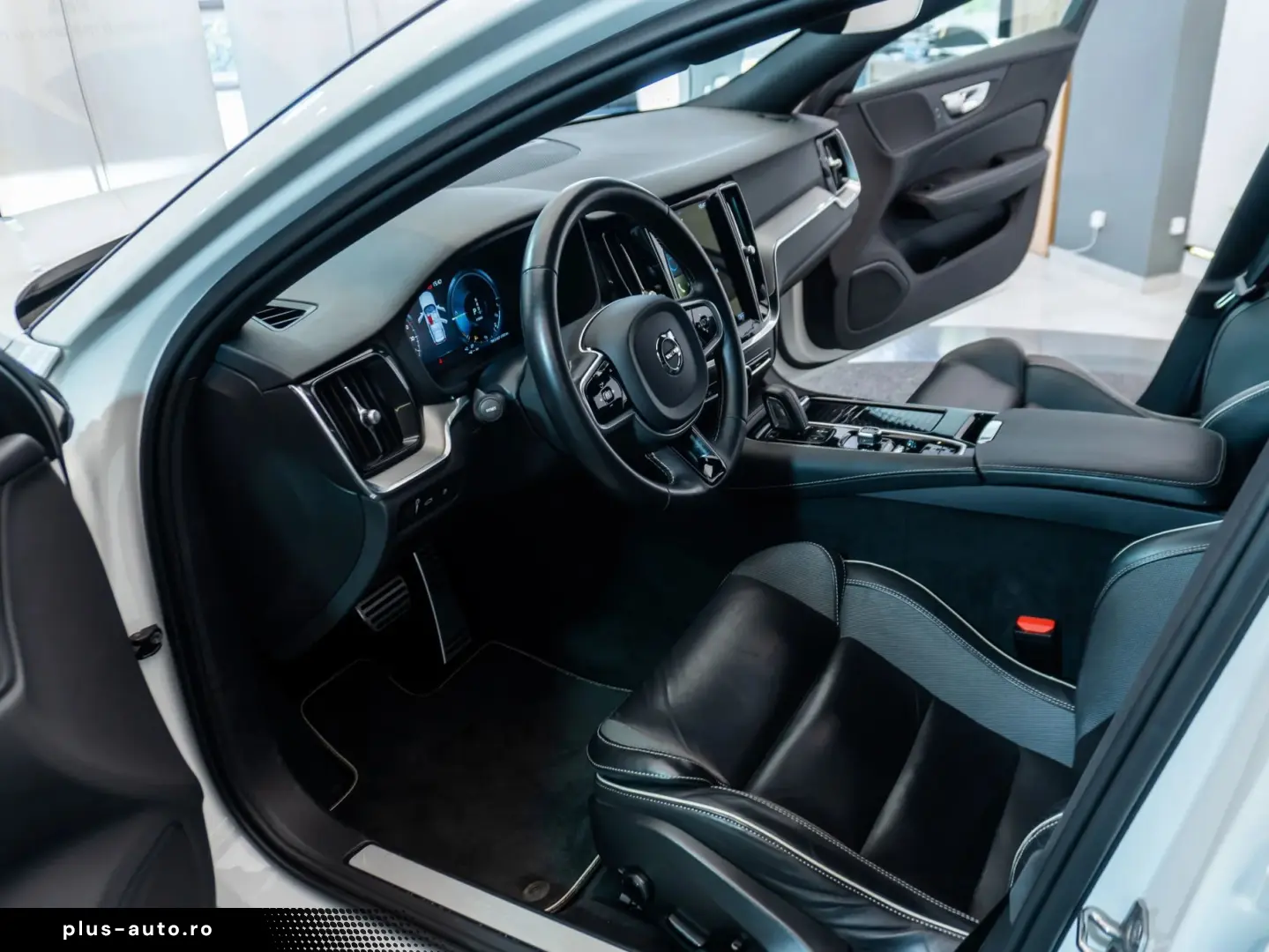 Volvo V60 T6 R-Design Hibrid Plug-In AWD RATE CREDIT LEASING