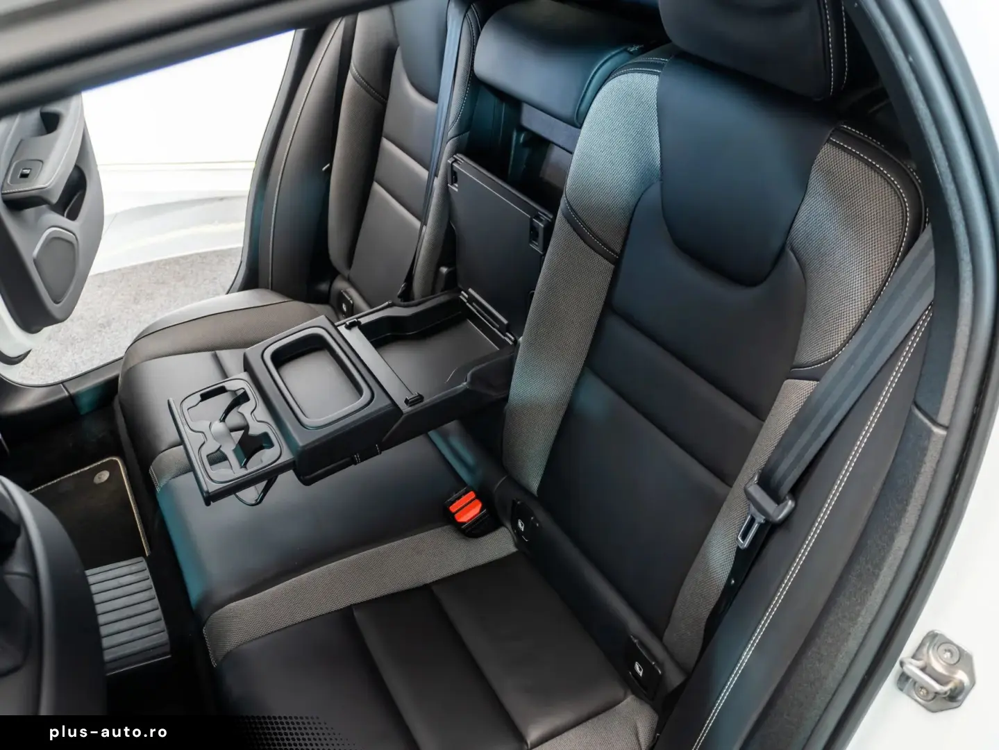 Volvo V60 T6 R-Design Hibrid Plug-In AWD RATE CREDIT LEASING