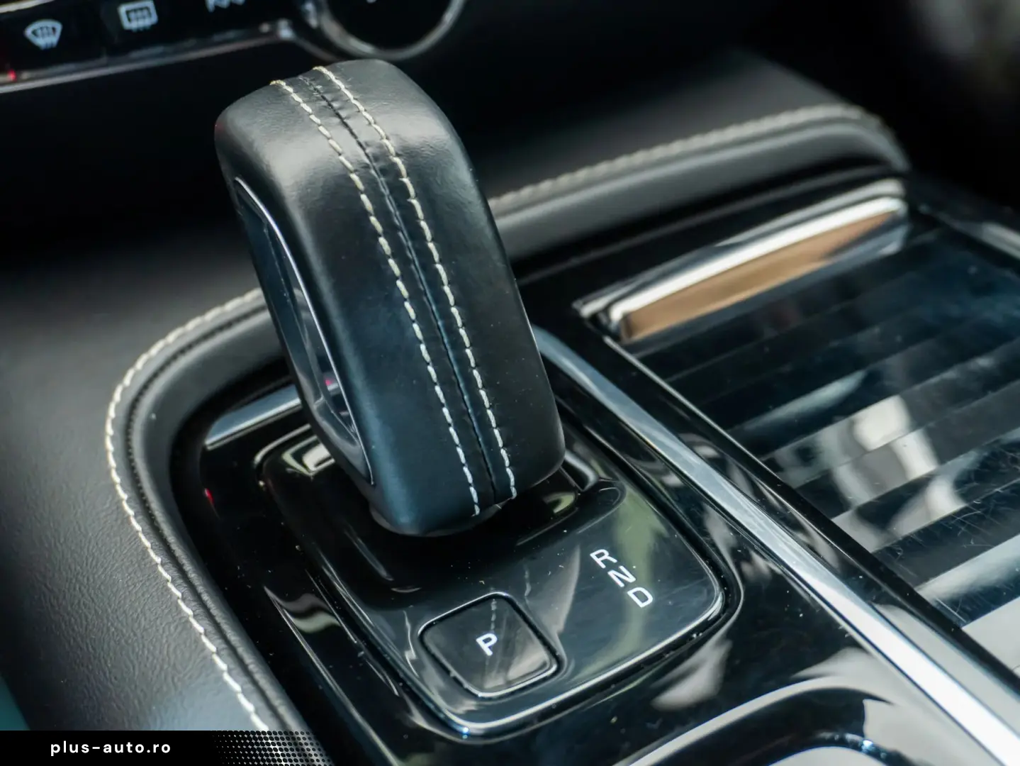 Volvo V60 T6 R-Design Hibrid Plug-In AWD RATE CREDIT LEASING