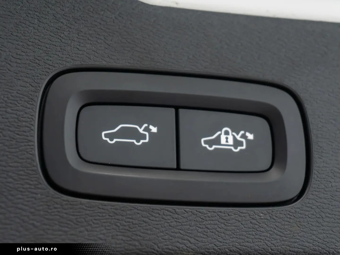 Volvo V60 T6 R-Design Hibrid Plug-In AWD RATE CREDIT LEASING