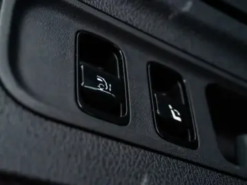 Mercedes-Benz GLC 300 4MATIC • 2.0 Mild Hybrid • AMG Line •