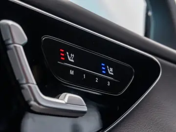 Mercedes-Benz GLC 300 4MATIC • 2.0 Mild Hybrid • AMG Line •