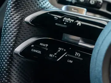 Mercedes-Benz GLC 300 4MATIC • 2.0 Mild Hybrid • AMG Line •