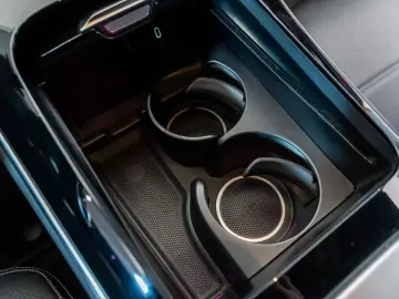 Mercedes-Benz GLC 300 4MATIC • 2.0 Mild Hybrid • AMG Line •