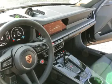 Porsche 992.2 coupe  mod 2026  schw schw abgas bose 21