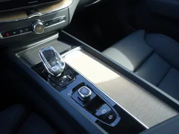 VOLVO XC60 Plus B5 AWD Dark Pano Head-UP 360  H&K BLIS