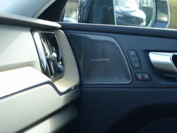 VOLVO XC60 Plus B5 AWD Dark Pano Head-UP 360  H&K BLIS