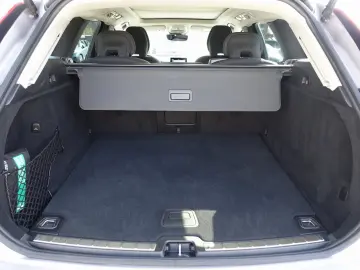 VOLVO XC60 Plus B5 AWD Dark Pano Head-UP 360  H&K BLIS