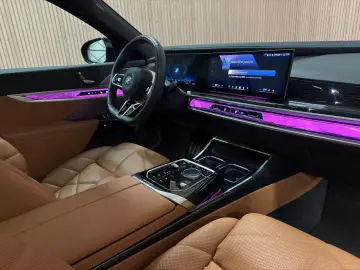 BMW i7 101.7 kWh eDrive50  M-pakket  ACC  DAB  Parka