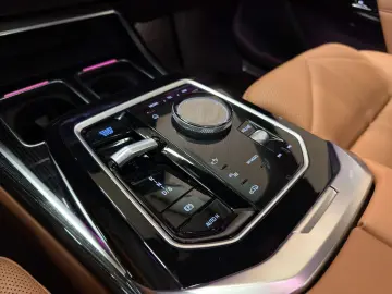 BMW i7 101.7 kWh eDrive50  M-pakket  ACC  DAB  Parka