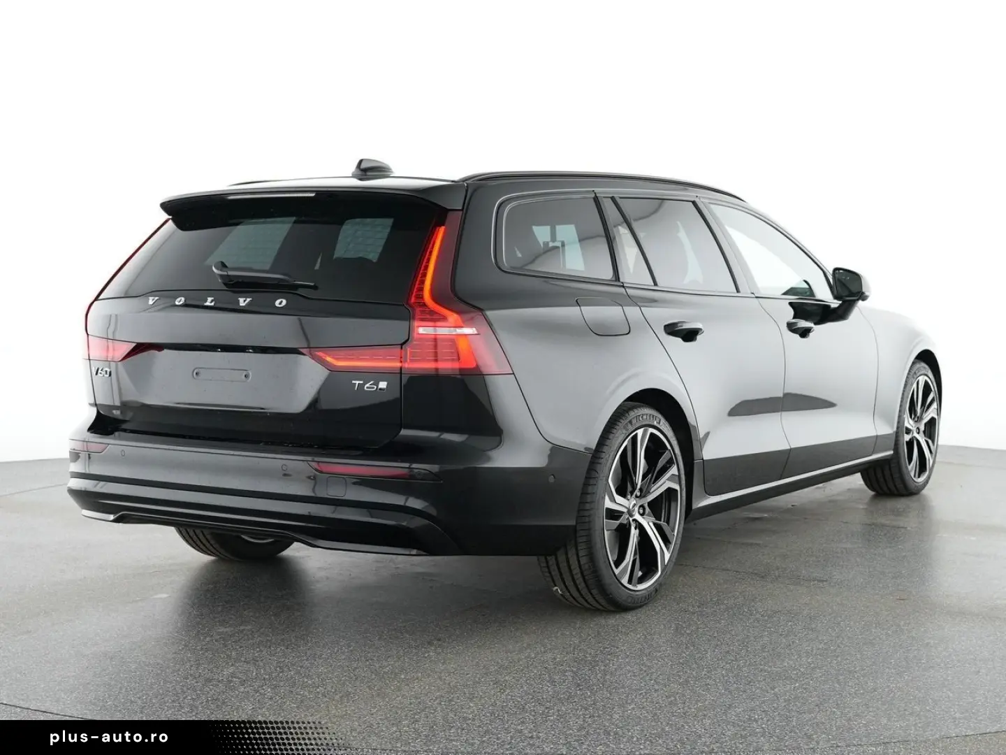 VOLVO V60 T6 Ultra Dark Recharge Plug-In Hybrid AWD