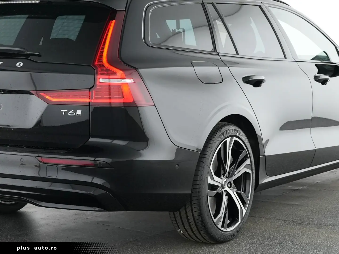 VOLVO V60 T6 Ultra Dark Recharge Plug-In Hybrid AWD
