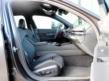 BMW M5   BOWERS&WILKINS  LED