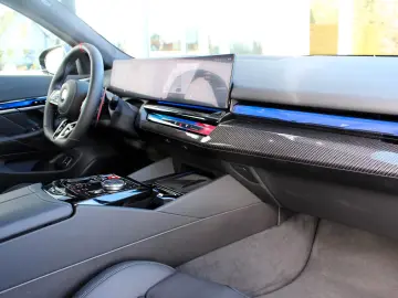 BMW M5   BOWERS&WILKINS  LED