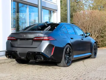 BMW M5   BOWERS&WILKINS  LED