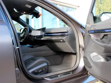 BMW M5   BOWERS&WILKINS  LED