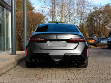 BMW M5   BOWERS&WILKINS  LED