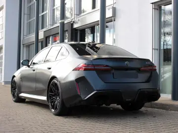 BMW M5   BOWERS&WILKINS  LED