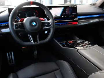 BMW M5   BOWERS&WILKINS  LED