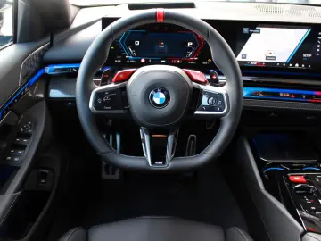 BMW M5   BOWERS&WILKINS  LED