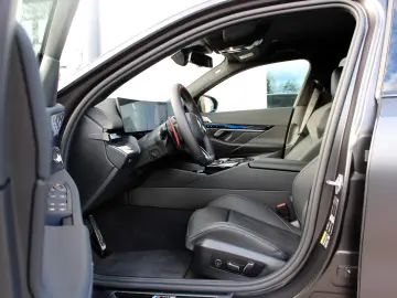 BMW M5   BOWERS&WILKINS  LED