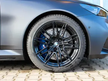 BMW M5   BOWERS&WILKINS  LED