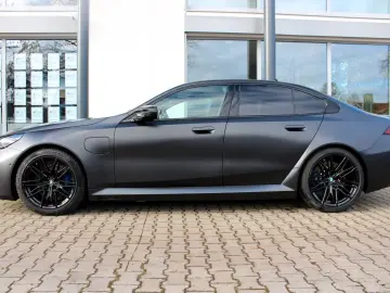 BMW M5   BOWERS&WILKINS  LED