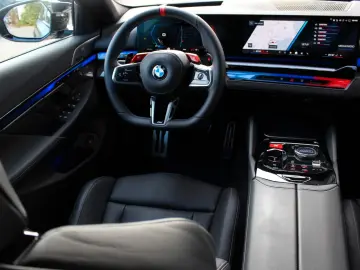 BMW M5   BOWERS&WILKINS  LED