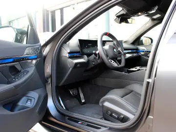 BMW M5   BOWERS&WILKINS  LED