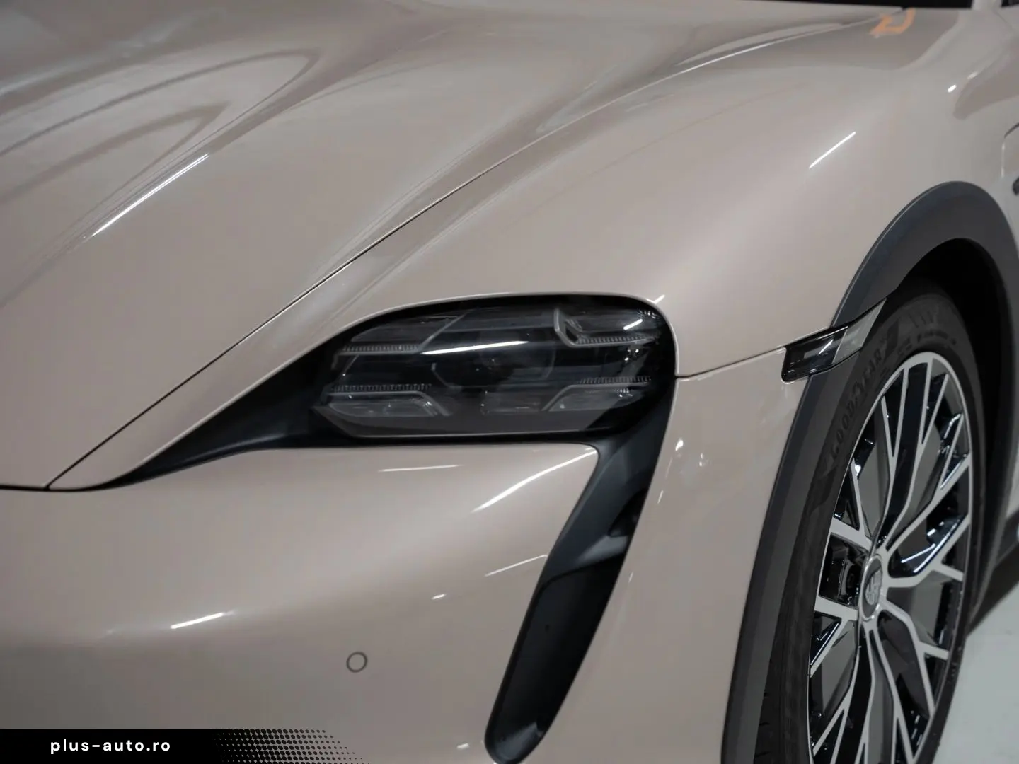 PORSCHE Taycan 4 Cross Turismo