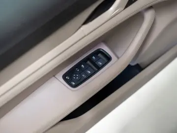 PORSCHE Taycan 4 Cross Turismo