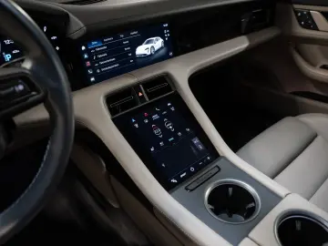 PORSCHE Taycan 4 Cross Turismo