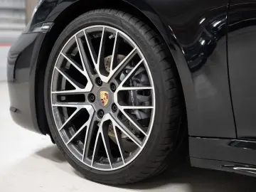 PORSCHE 992 Carrera 4 Cabriolet Abstandsregeltempostat