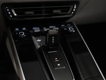 PORSCHE 992 Carrera 4 Cabriolet Abstandsregeltempostat