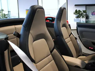 Porsche 992 911 CARRERA GTS T-HYBRID CABRIO E