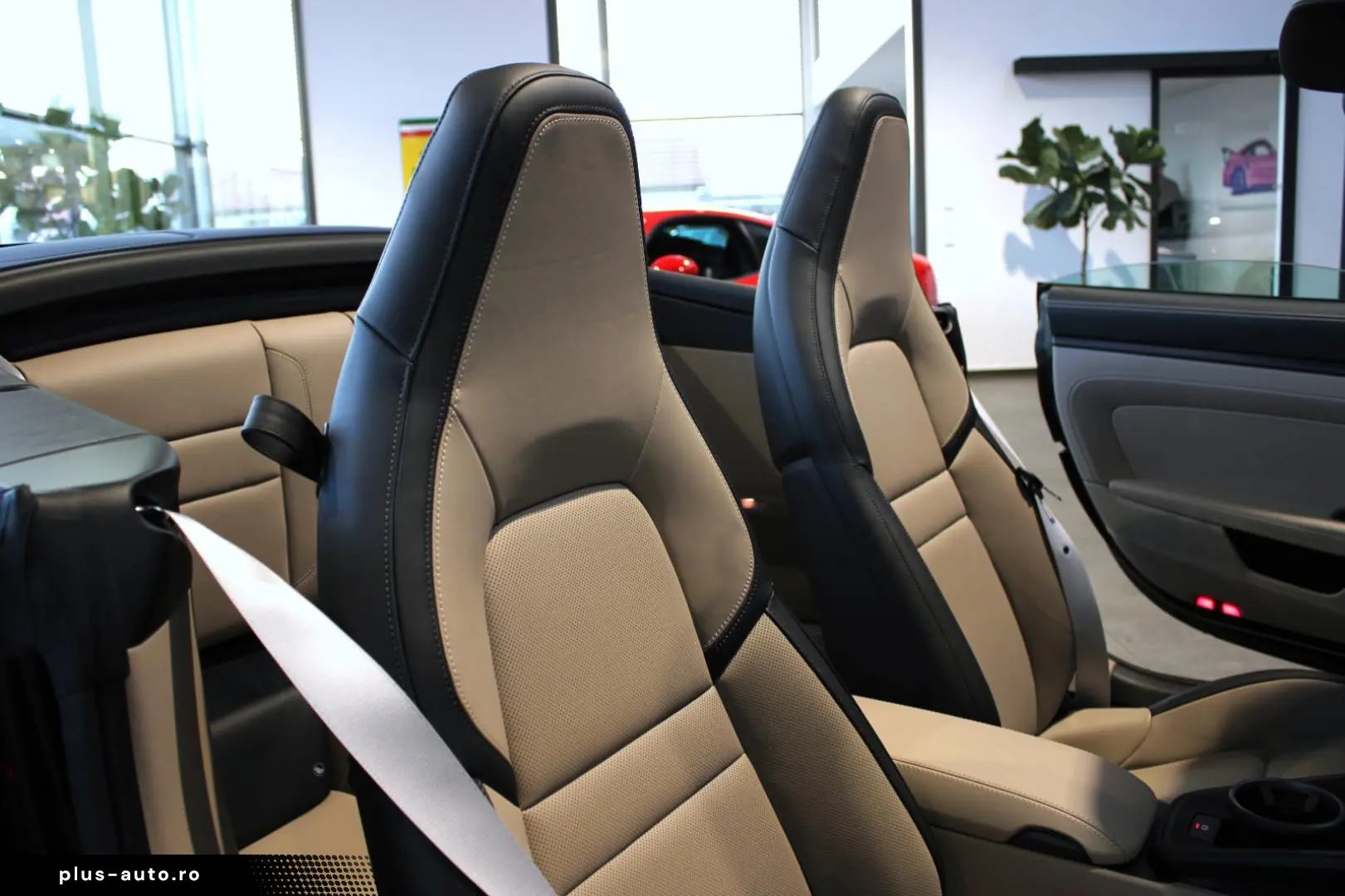 Porsche 992 911 CARRERA GTS T-HYBRID CABRIO E