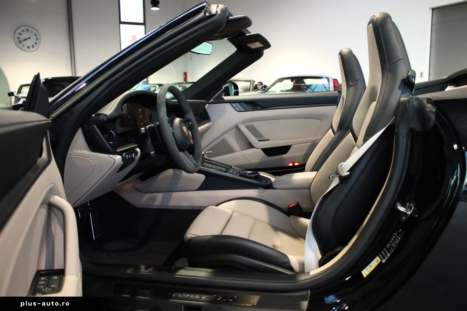 Porsche 992 911 CARRERA GTS T-HYBRID CABRIO E