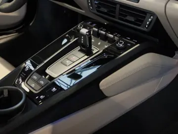 Porsche 992 911 CARRERA GTS T-HYBRID CABRIO E