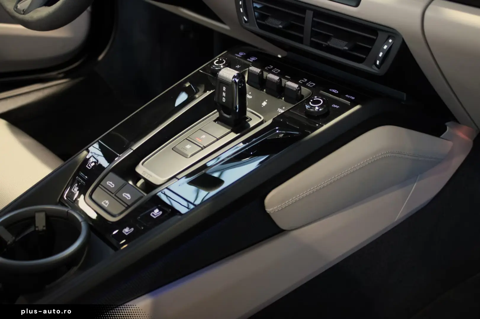 Porsche 992 911 CARRERA GTS T-HYBRID CABRIO E